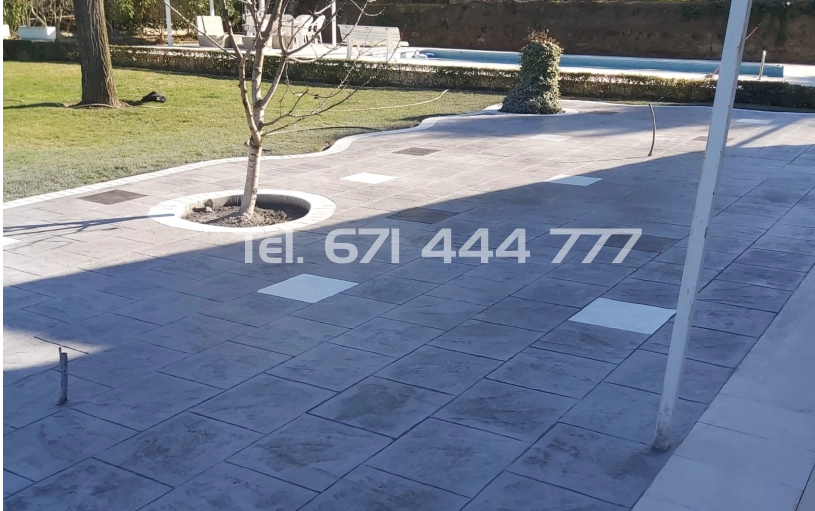 Suelo exterior en patio de vivienda